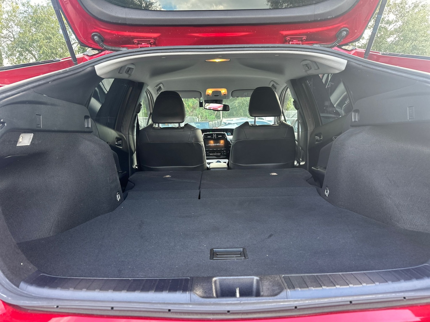 Used Toyota Prius 2018 for sale - 76127988: Photo 31