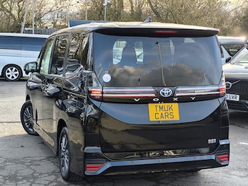 Used Toyota Voxy 2024 for sale - 77675417: Photo