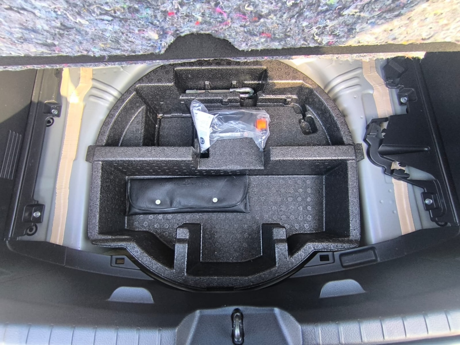 Used Toyota Yaris 2015 for sale - 76412550: Photo 28