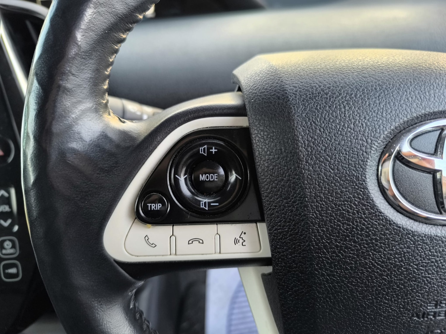 Used Toyota Prius 2017 for sale - 76599980: Photo 14