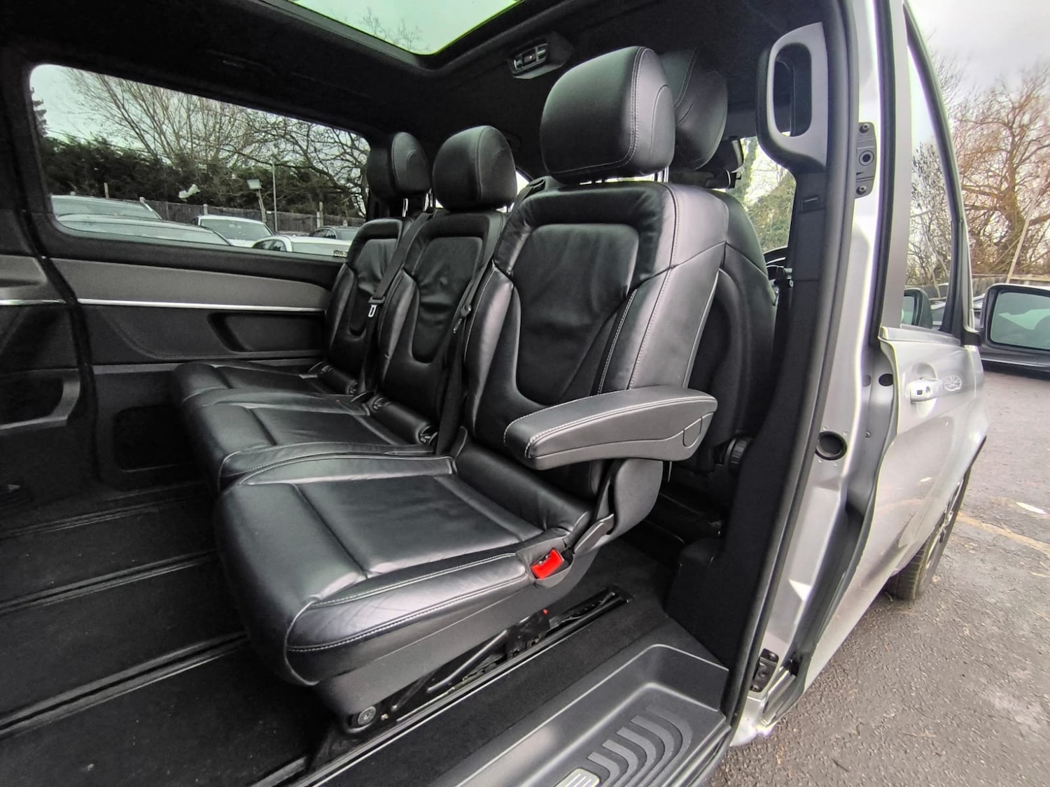 Used Mercedes-Benz V-Class 2017 for sale - 76932234: Photo 11