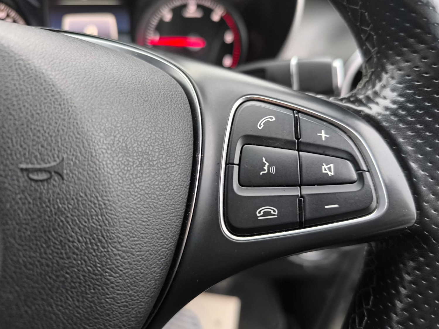 Used Mercedes-Benz V-Class 2017 for sale - 76932234: Photo 22