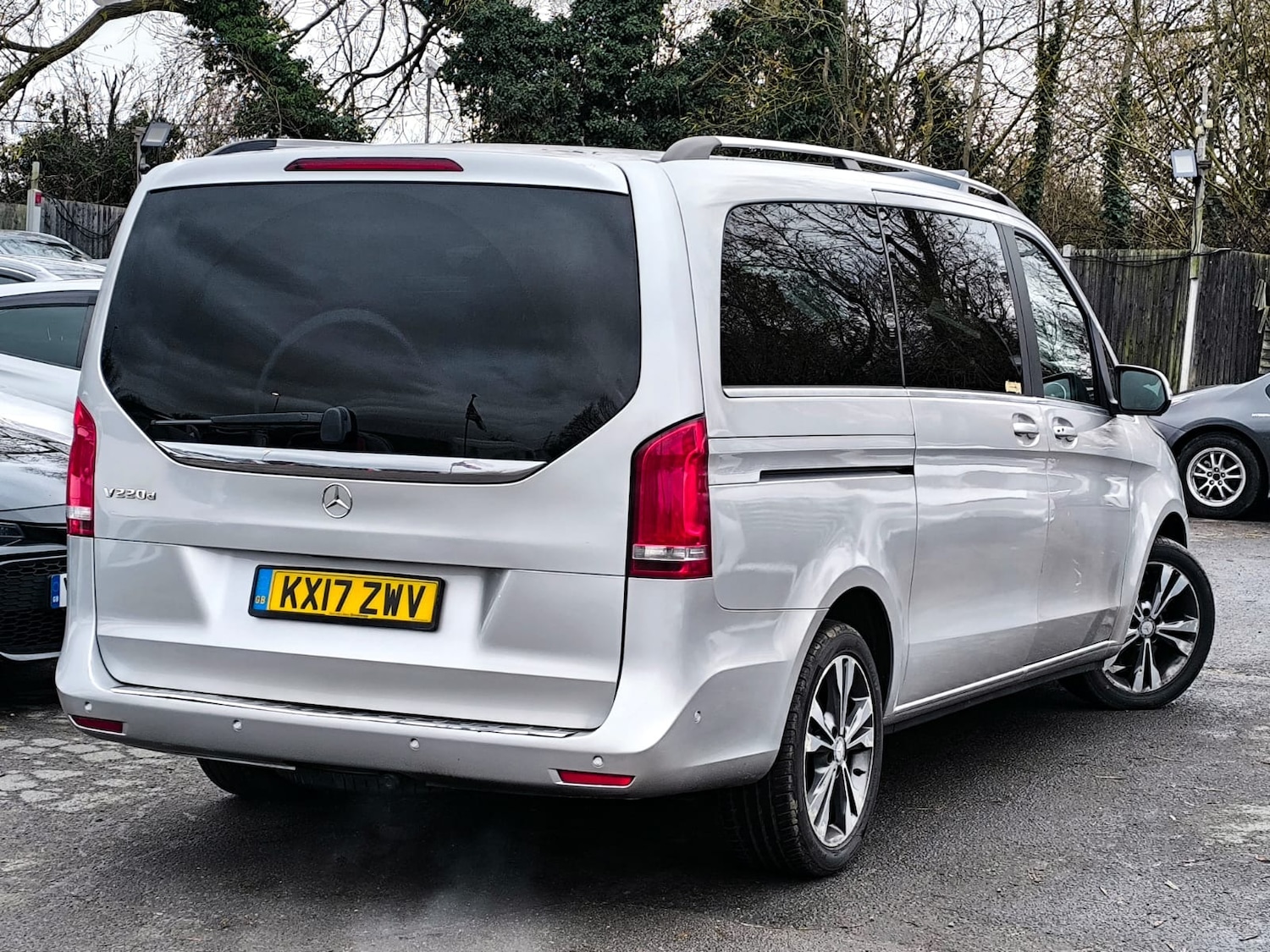 Used Mercedes-Benz V-Class 2017 for sale - 76932234: Photo 3