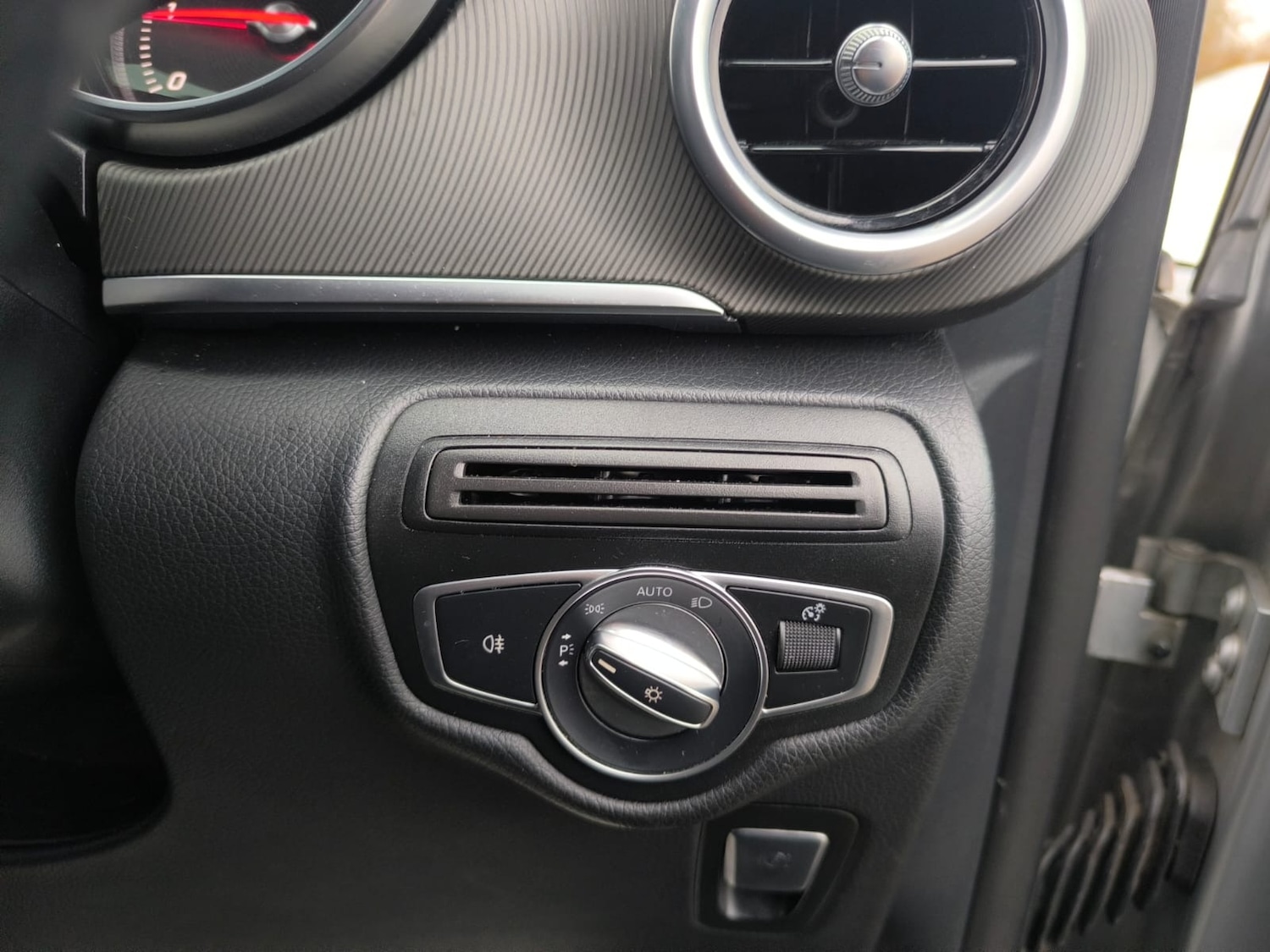 Used Mercedes-Benz V-Class 2017 for sale - 76932234: Photo 35