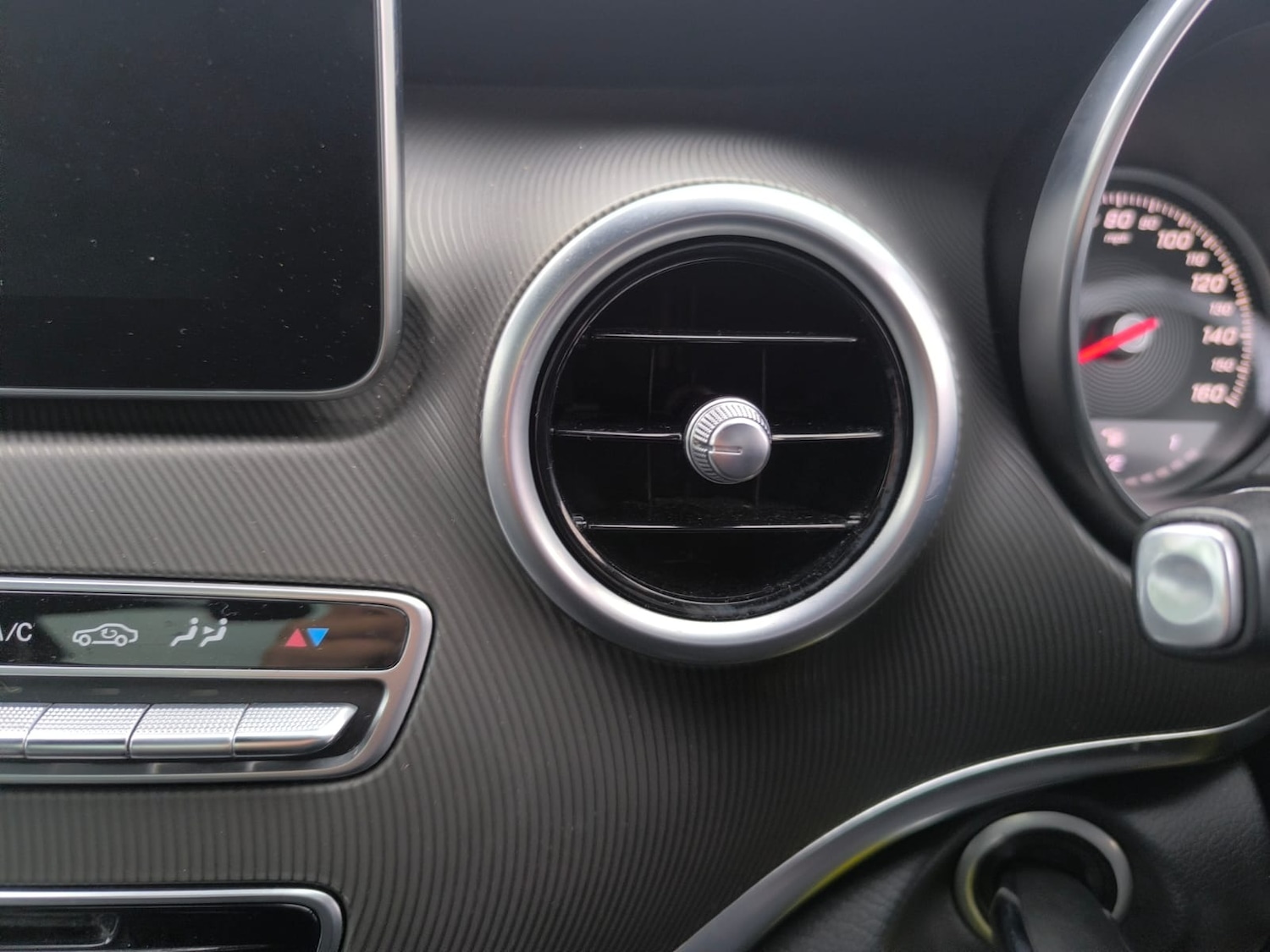 Used Mercedes-Benz V-Class 2017 for sale - 76932234: Photo 39