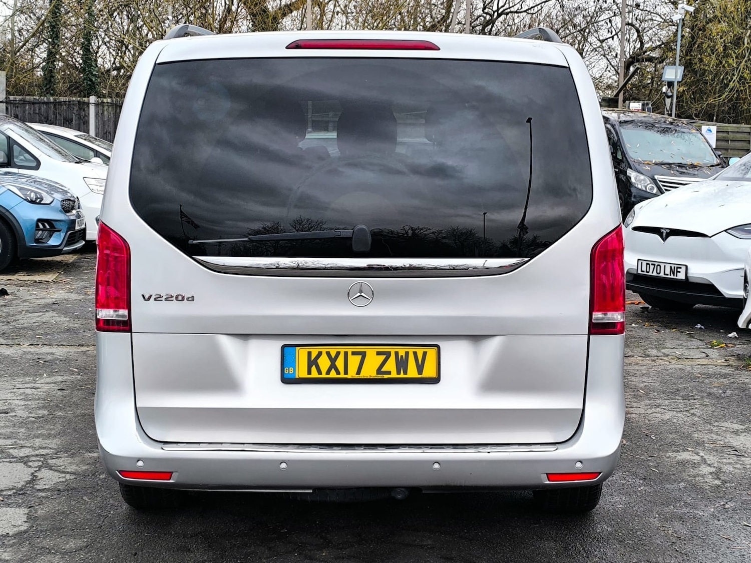 Used Mercedes-Benz V-Class 2017 for sale - 76932234: Photo 8