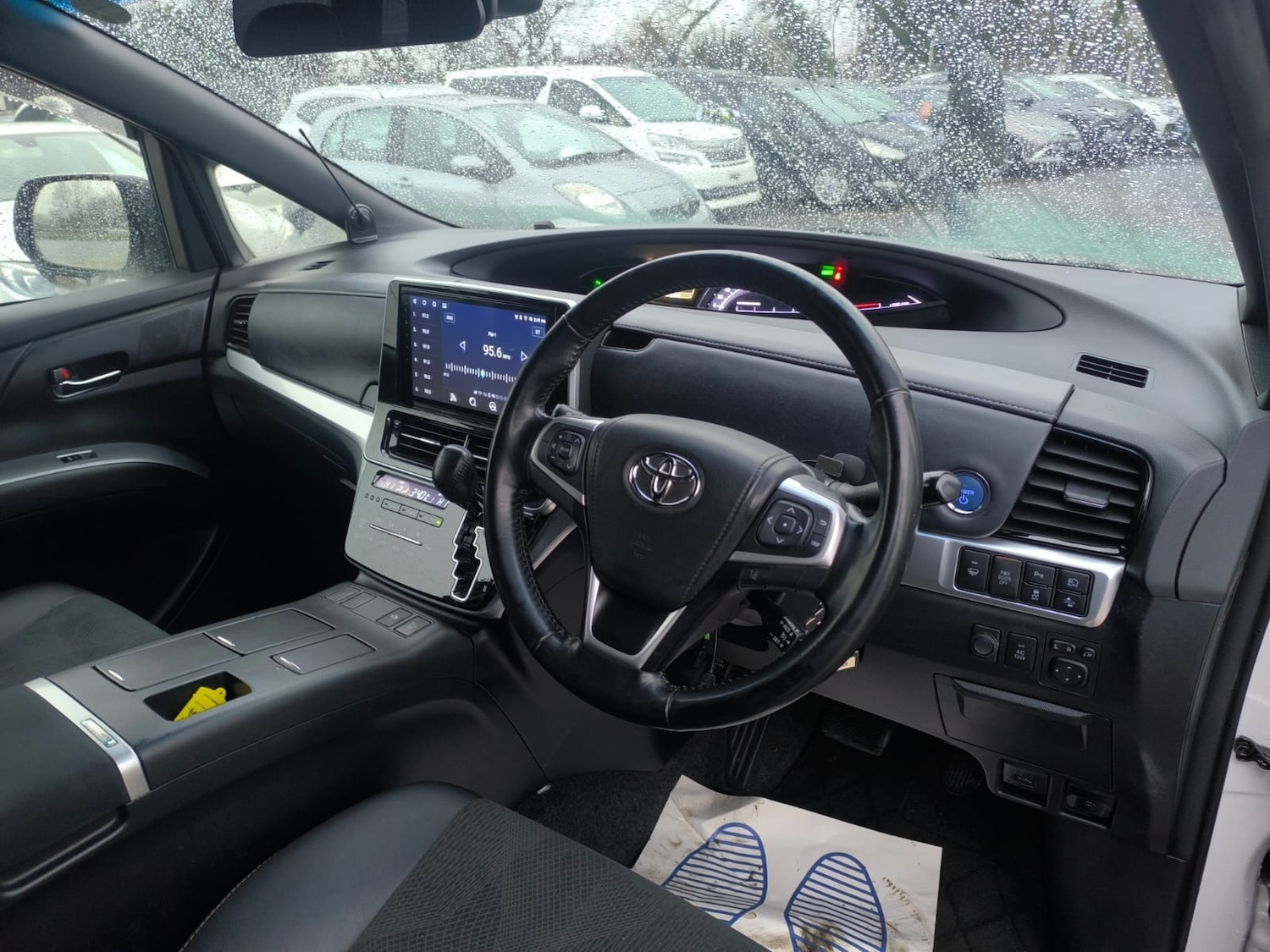 Used Toyota Estima 2018 for sale - 77195233: Photo 10