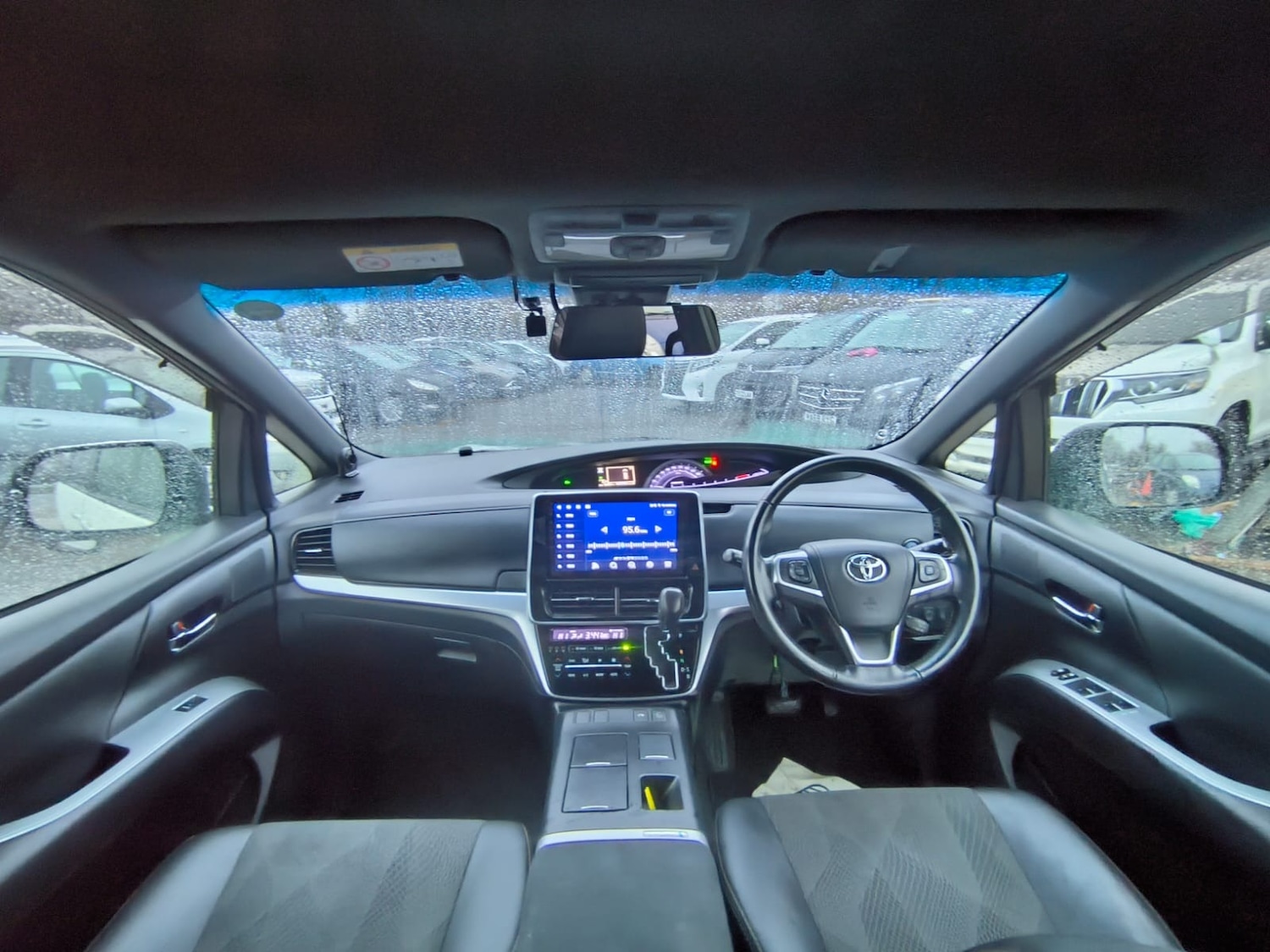 Used Toyota Estima 2018 for sale - 77195233: Photo 13