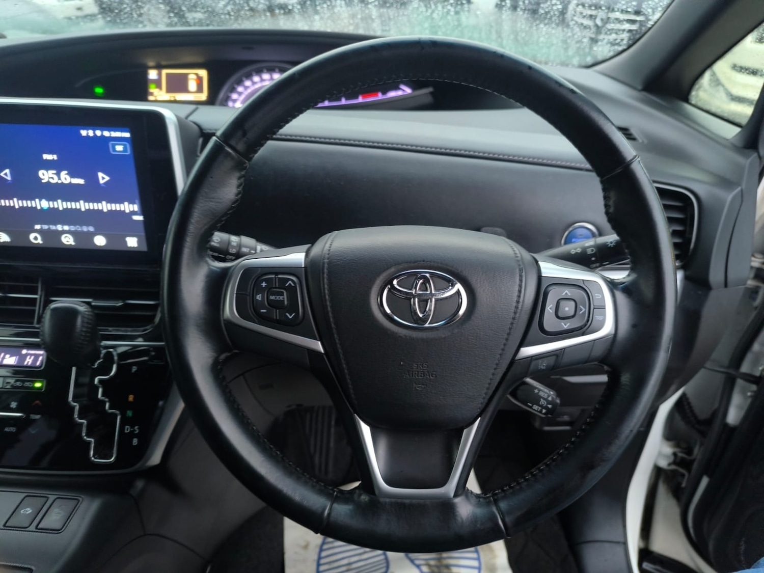 Used Toyota Estima 2018 for sale - 77195233: Photo 15