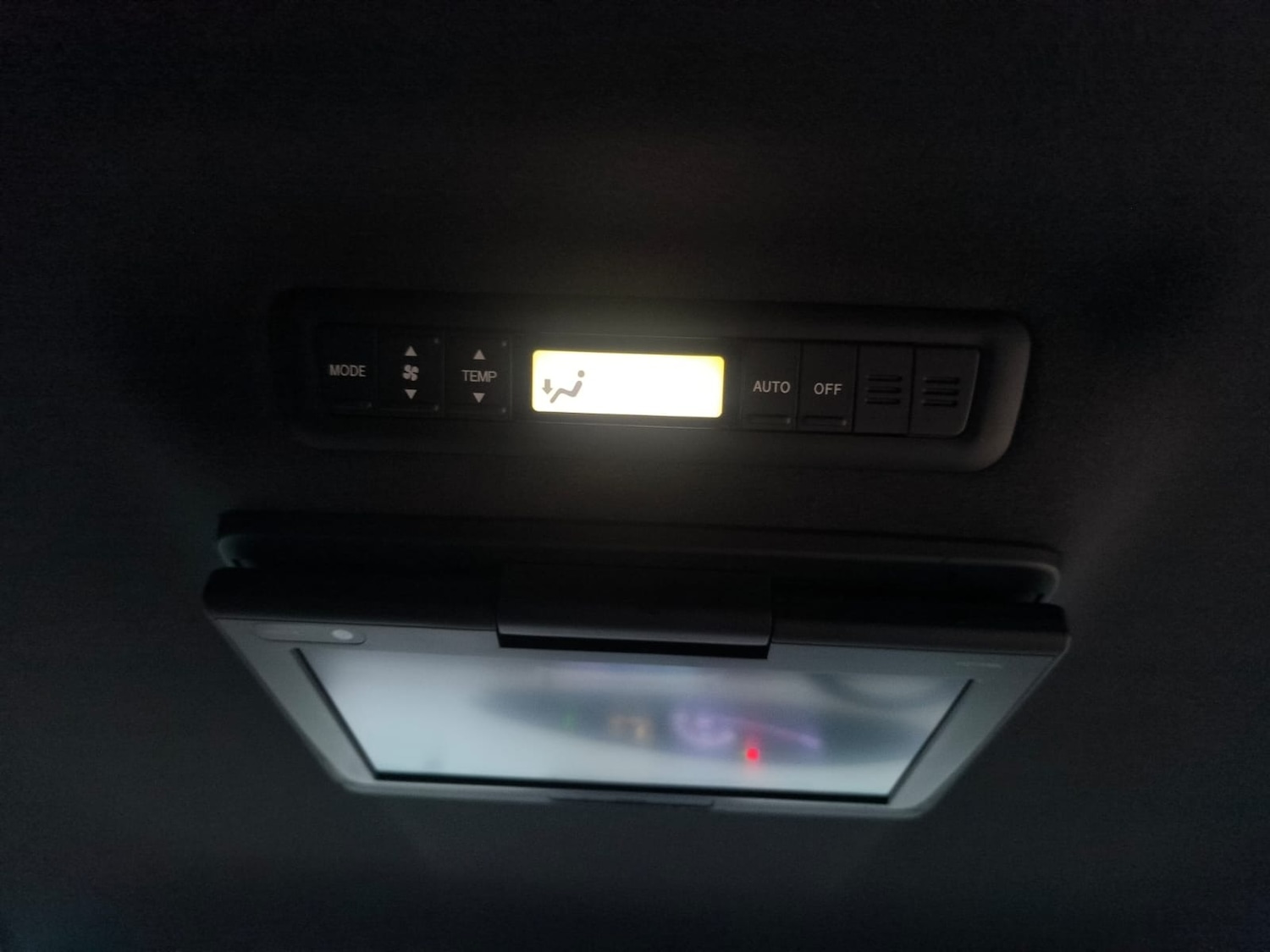 Used Toyota Estima 2018 for sale - 77195233: Photo 24