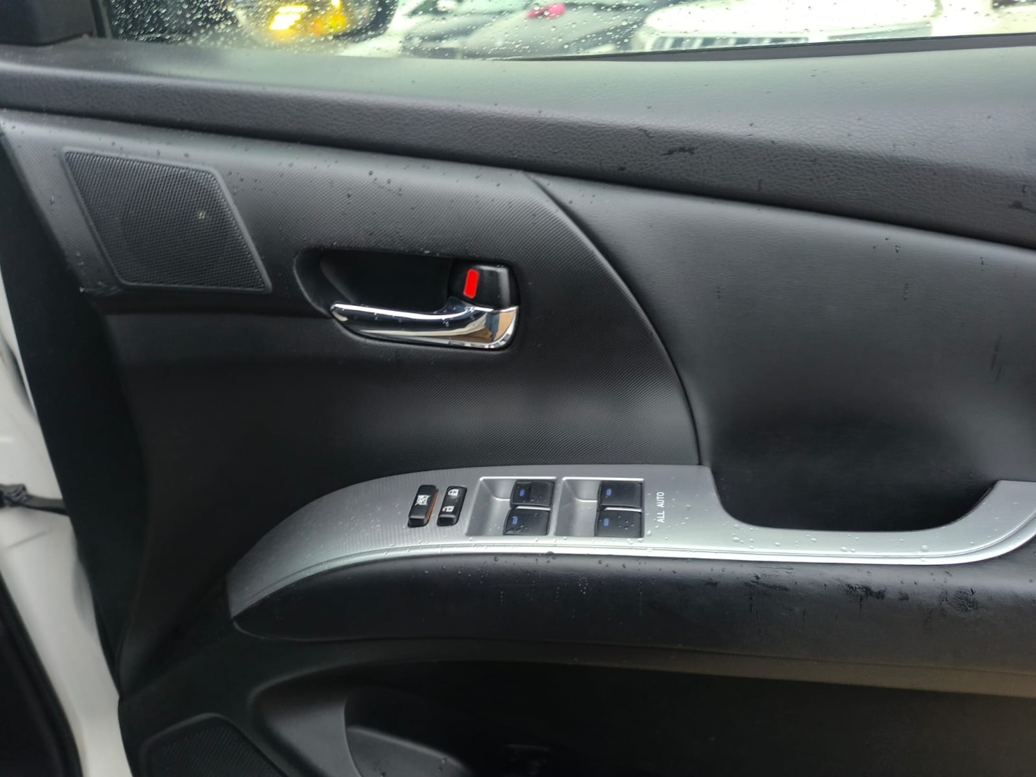 Used Toyota Estima 2018 for sale - 77195233: Photo 28