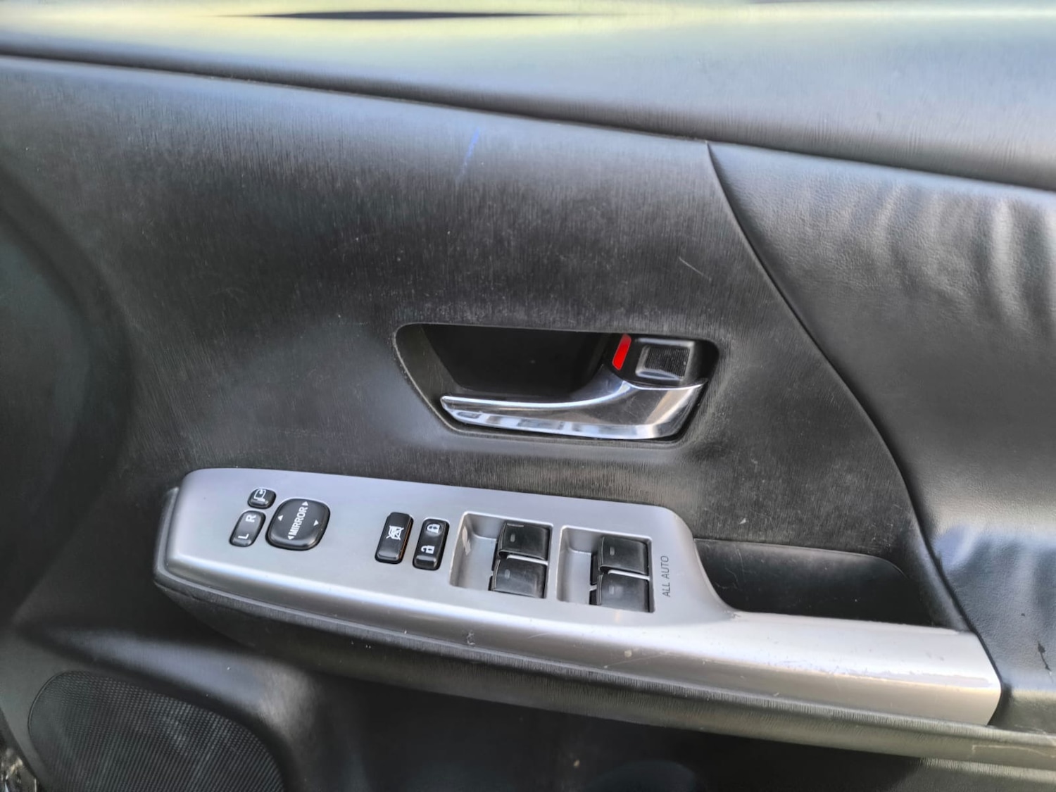 Used Toyota Prius+ 2015 for sale - 77447036: Photo 23