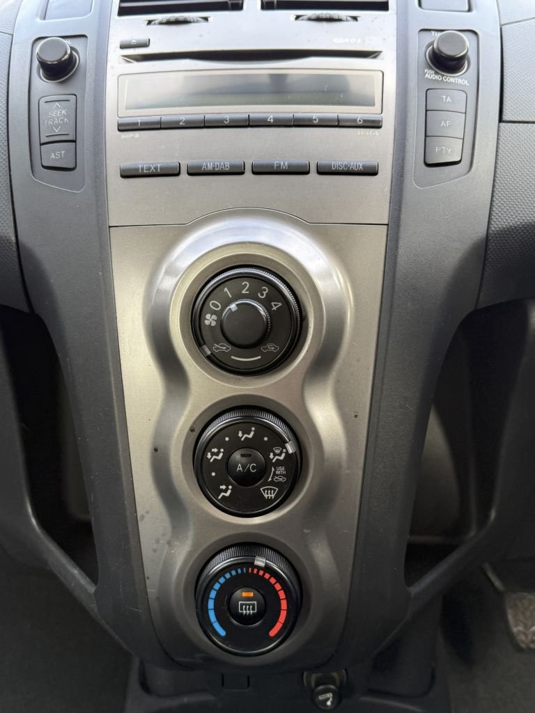 Used Toyota Yaris 2010 for sale - 77583854: Photo 5