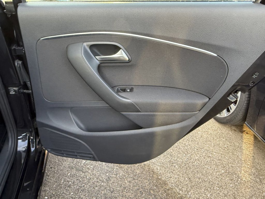 Used Volkswagen Polo 2015 for sale - 76848313: Photo 37