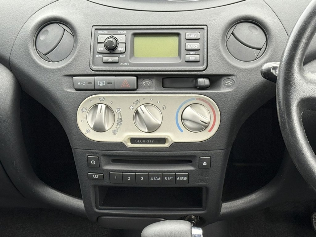 Used Toyota Yaris 2005 for sale - 77084792: Photo 16