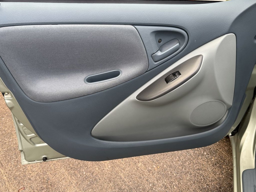 Used Toyota Yaris 2002 for sale - 76439194: Photo 35