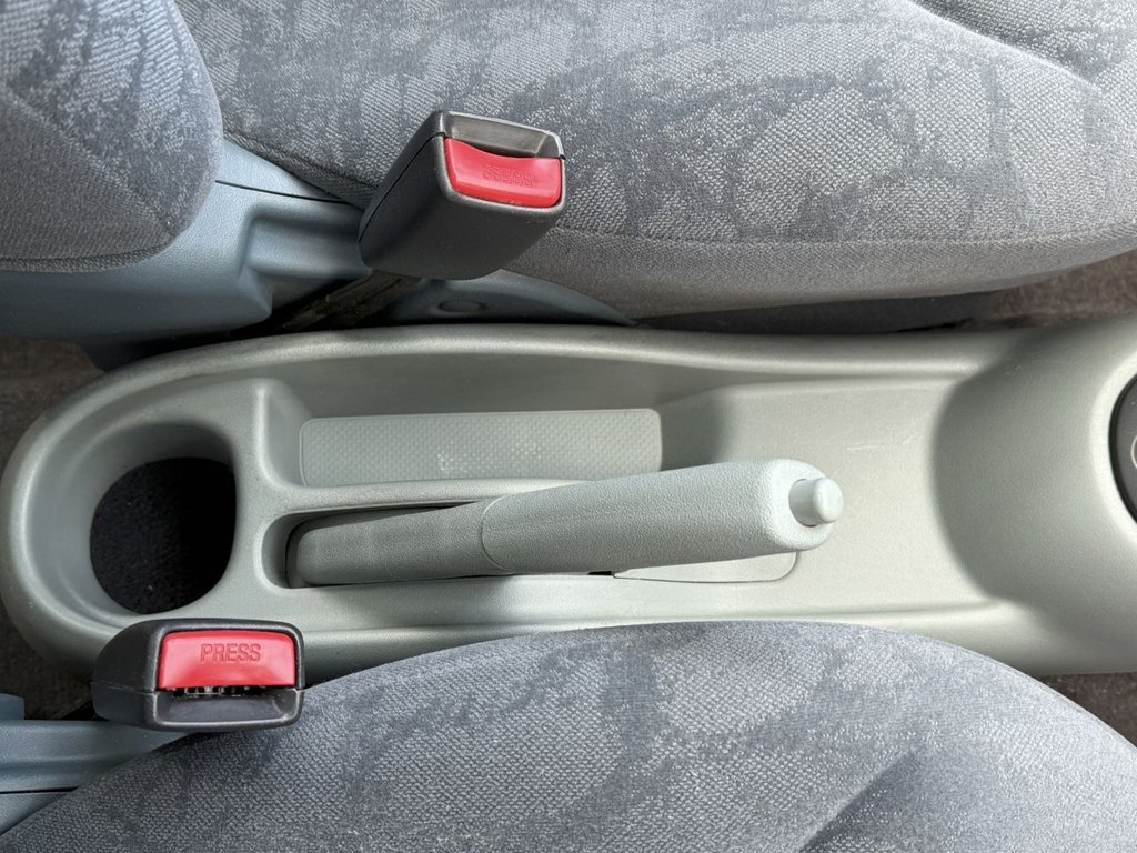 Used Toyota Yaris 2002 for sale - 76439194: Photo 40