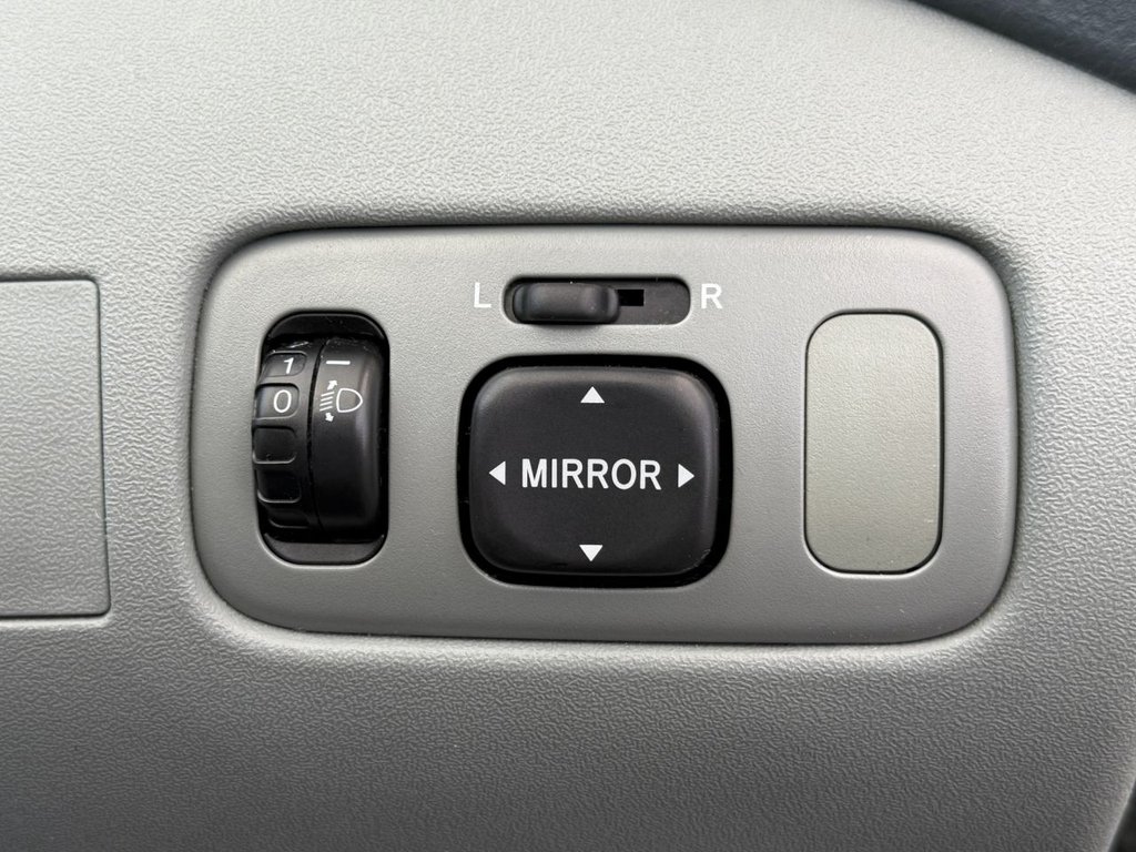 Used Toyota Yaris 2002 for sale - 76439194: Photo 43