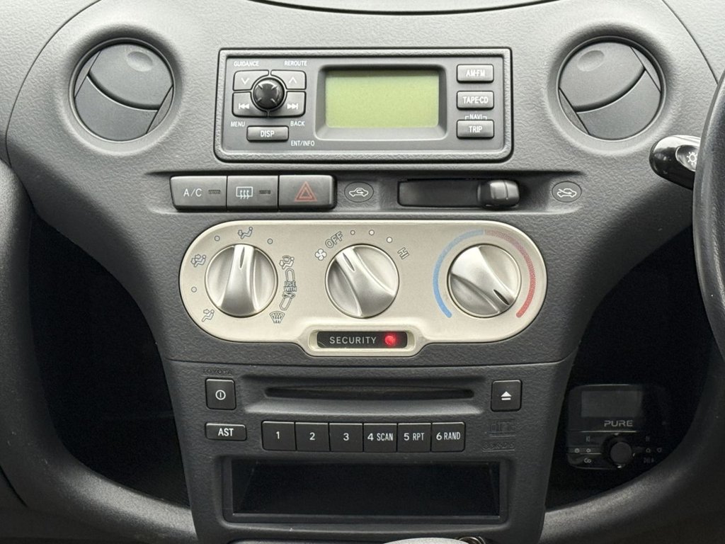 Used Toyota Yaris 2003 for sale - 77212868: Photo 12