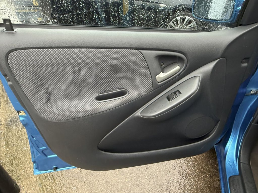 Used Toyota Yaris 2003 for sale - 77212868: Photo 39