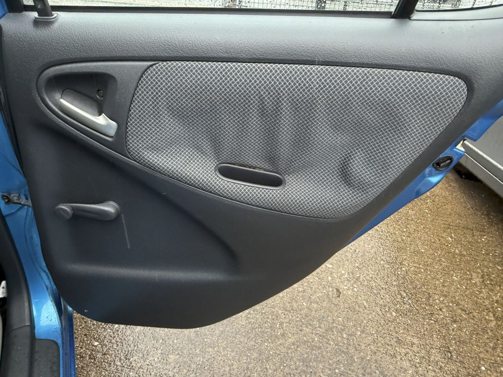 Used Toyota Yaris 2003 for sale - 77212868: Photo 41