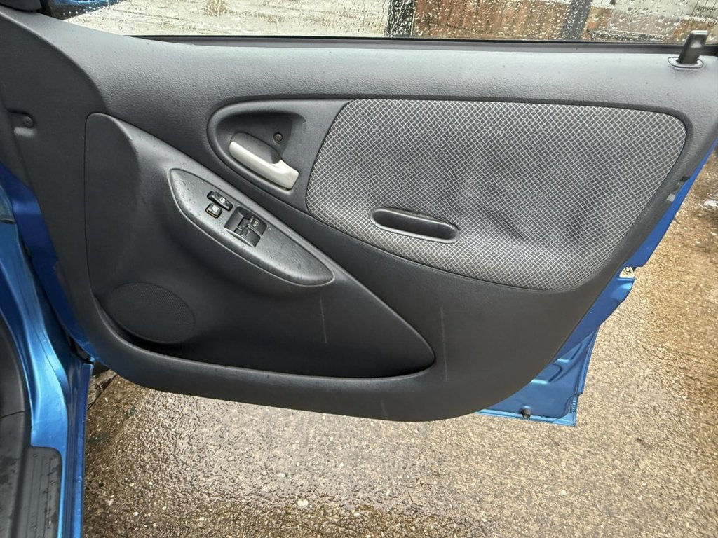 Used Toyota Yaris 2003 for sale - 77212868: Photo 42