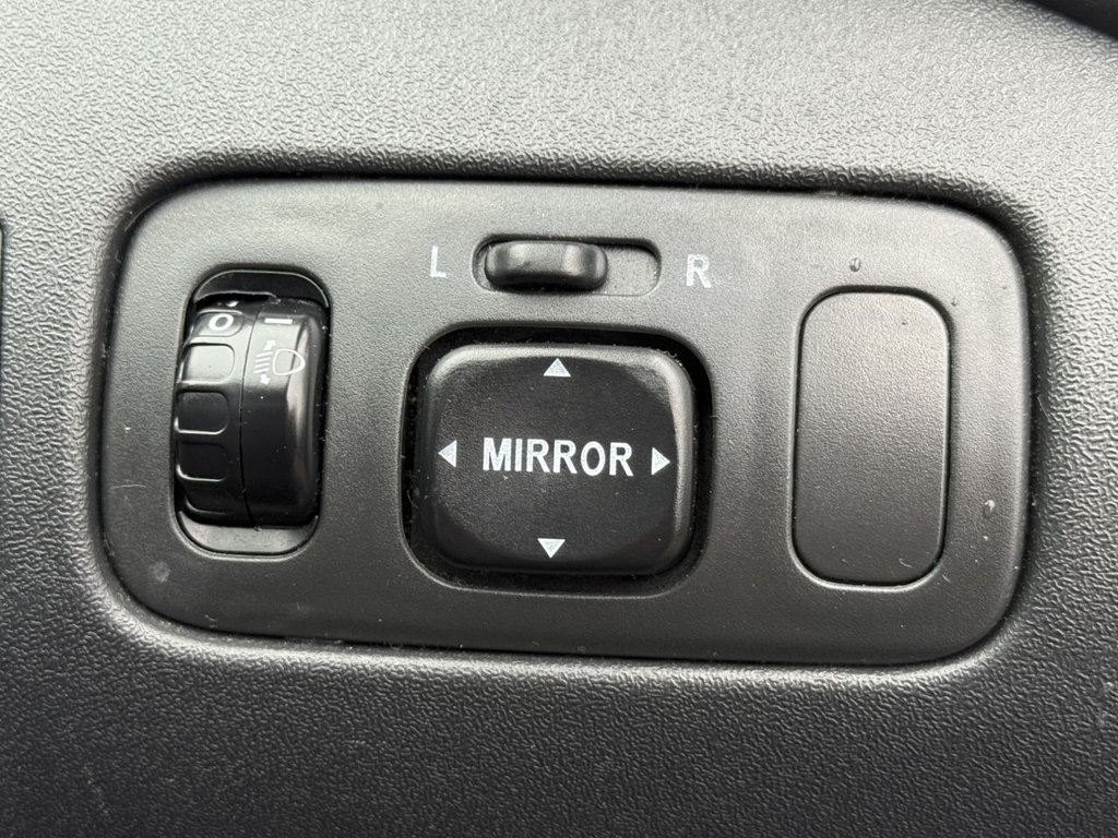 Used Toyota Yaris 2003 for sale - 77212868: Photo 44