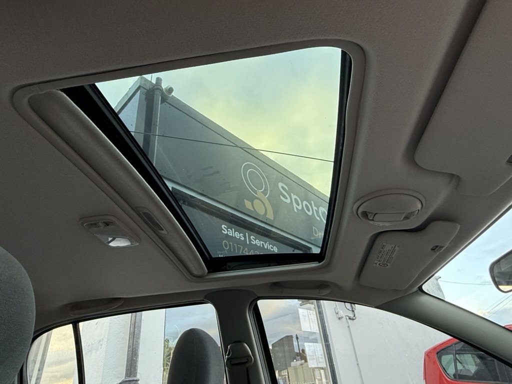 Used Toyota Yaris 2002 for sale - 78059557: Photo 18