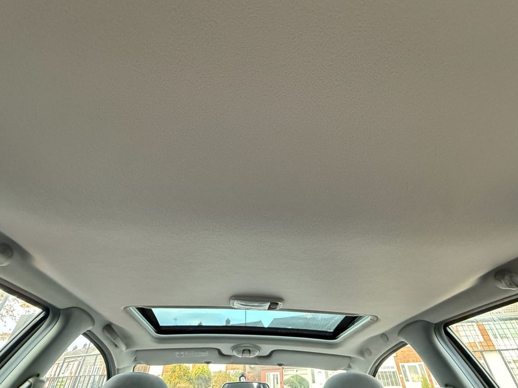 Used Toyota Yaris 2002 for sale - 78059557: Photo 32