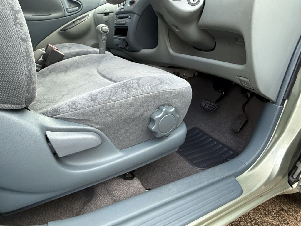 Used Toyota Yaris 2002 for sale - 78059557: Photo 33