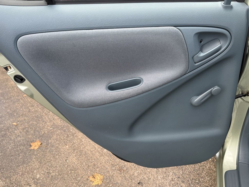 Used Toyota Yaris 2002 for sale - 78059557: Photo 35