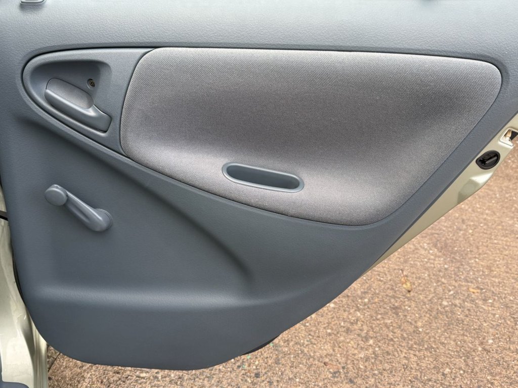 Used Toyota Yaris 2002 for sale - 78059557: Photo 36