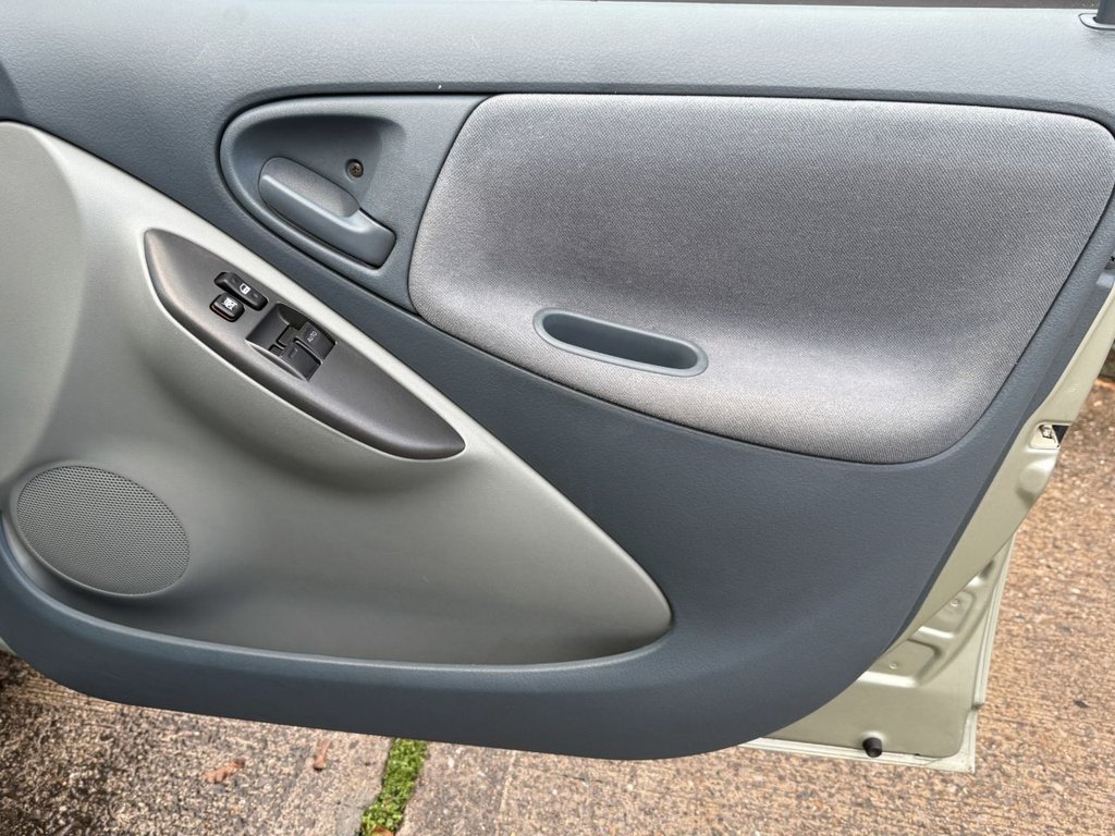 Used Toyota Yaris 2002 for sale - 78059557: Photo 38