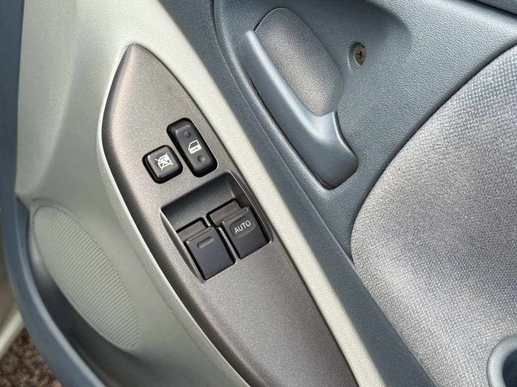 Used Toyota Yaris 2002 for sale - 78059557: Photo 39