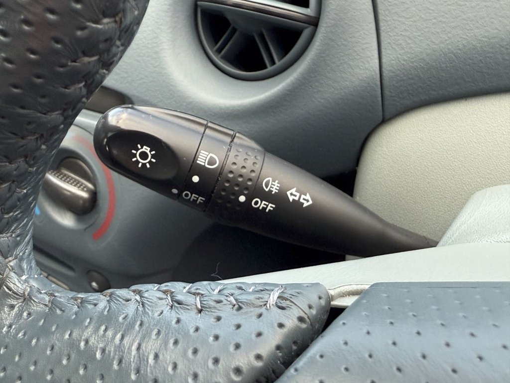 Used Toyota Yaris 2002 for sale - 78059557: Photo 41