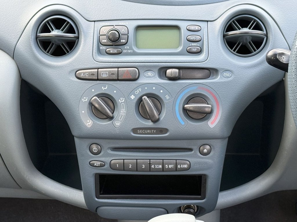 Used Toyota Yaris 2002 for sale - 78059557: Photo 9