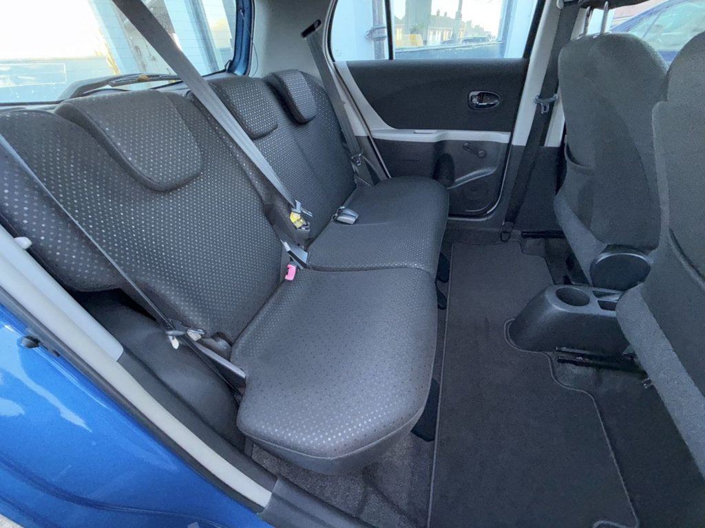 Used Toyota Yaris 2011 for sale - 76454543: Photo 32