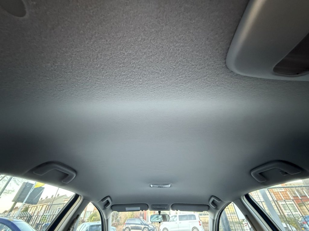 Used Toyota Yaris 2011 for sale - 76454543: Photo 34