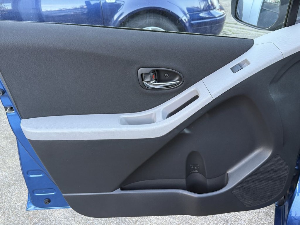 Used Toyota Yaris 2011 for sale - 76454543: Photo 36