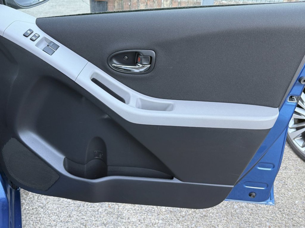 Used Toyota Yaris 2011 for sale - 76454543: Photo 39