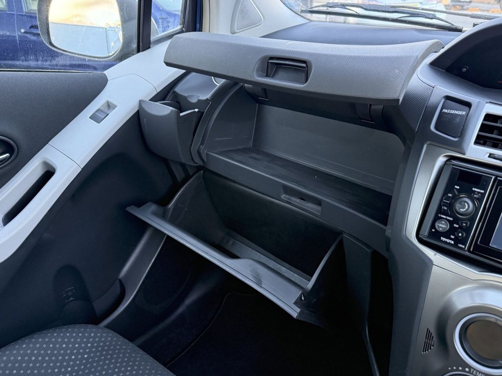 Used Toyota Yaris 2011 for sale - 76454543: Photo 49