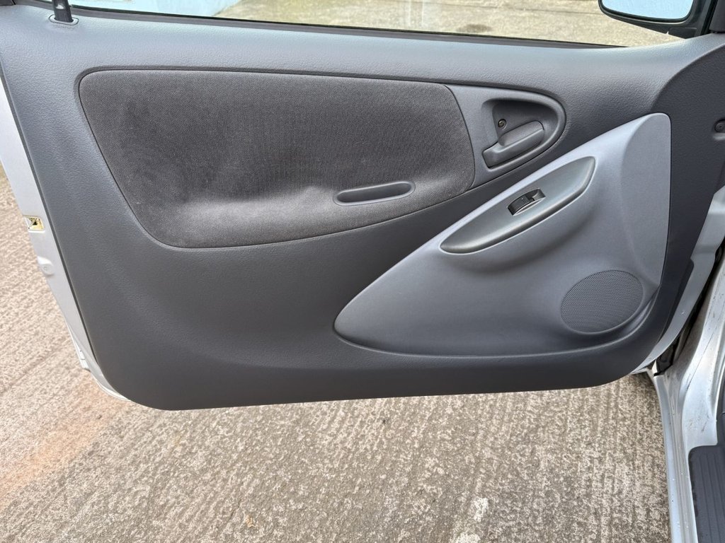 Used Toyota Yaris 2003 for sale - 77084794: Photo 31