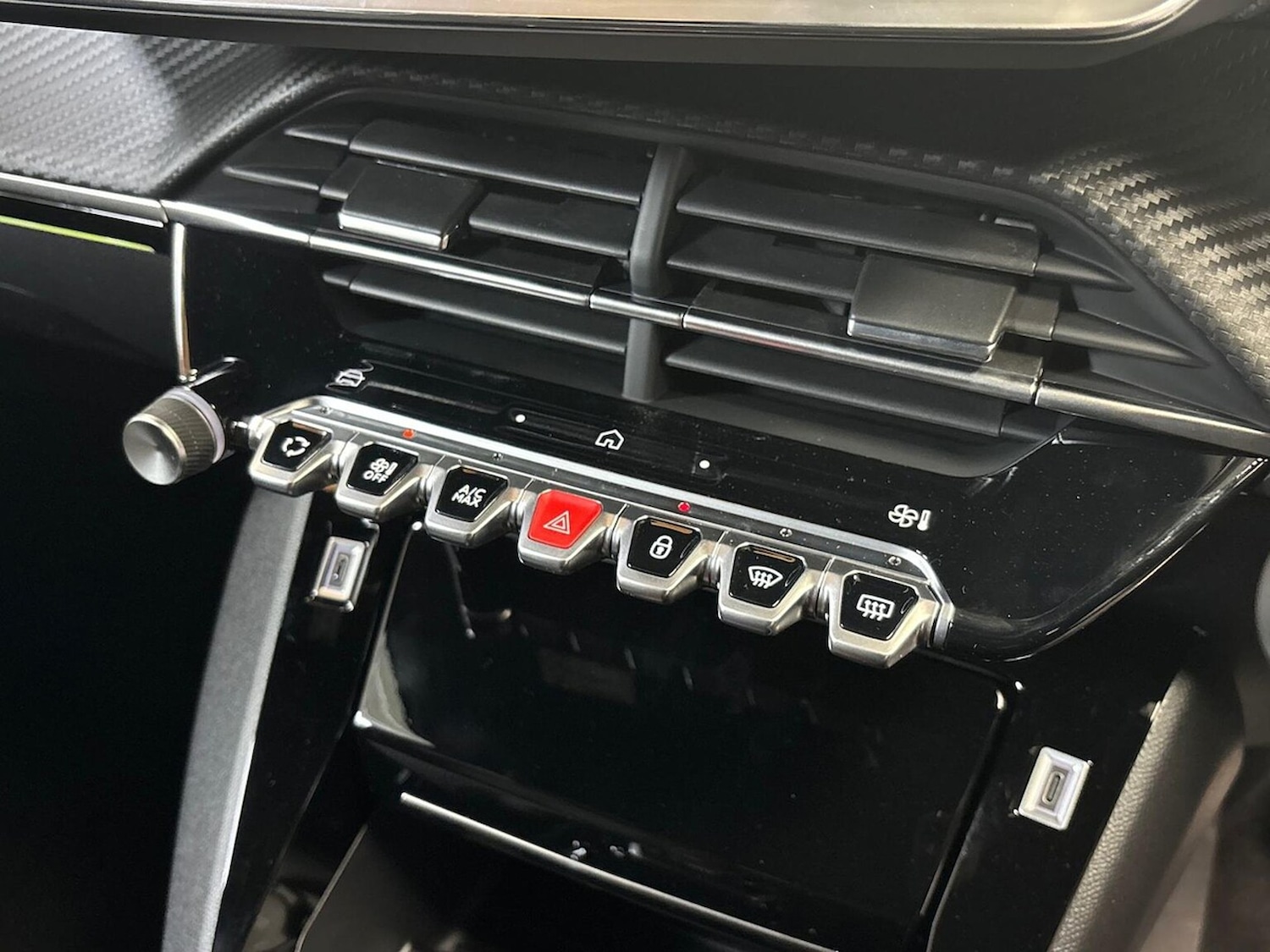 Used Peugeot 2008 2024 for sale - 76830707: Photo 12