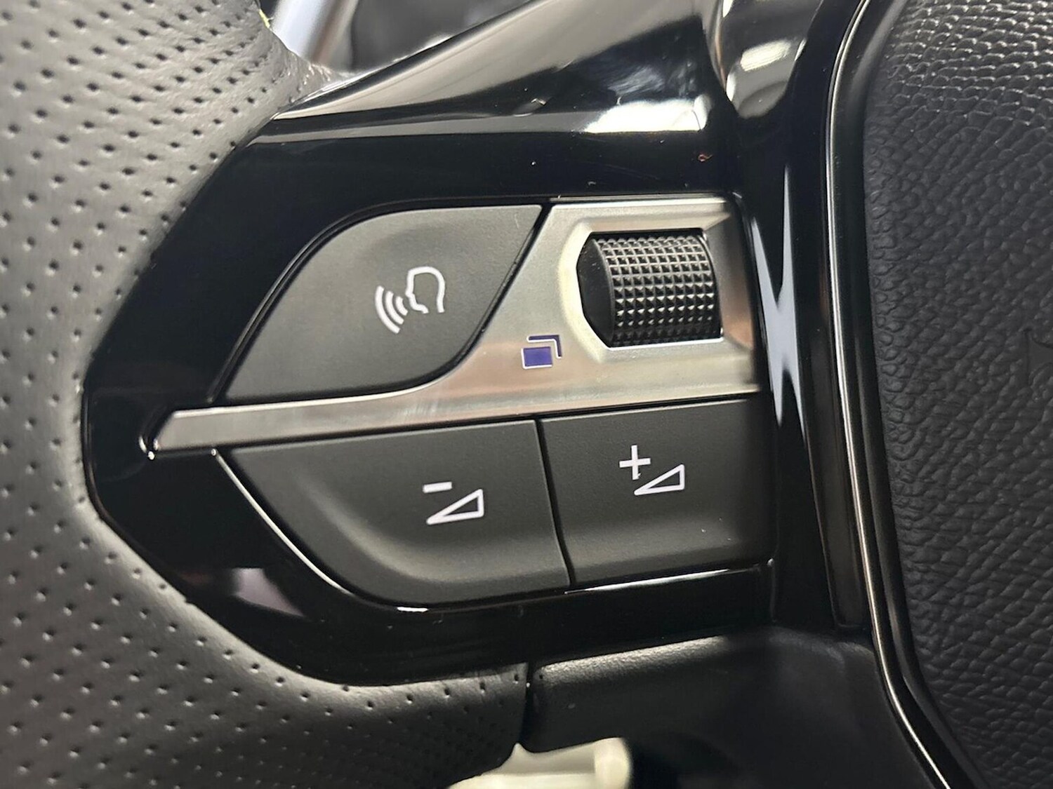 Used Peugeot 2008 2024 for sale - 76830707: Photo 25