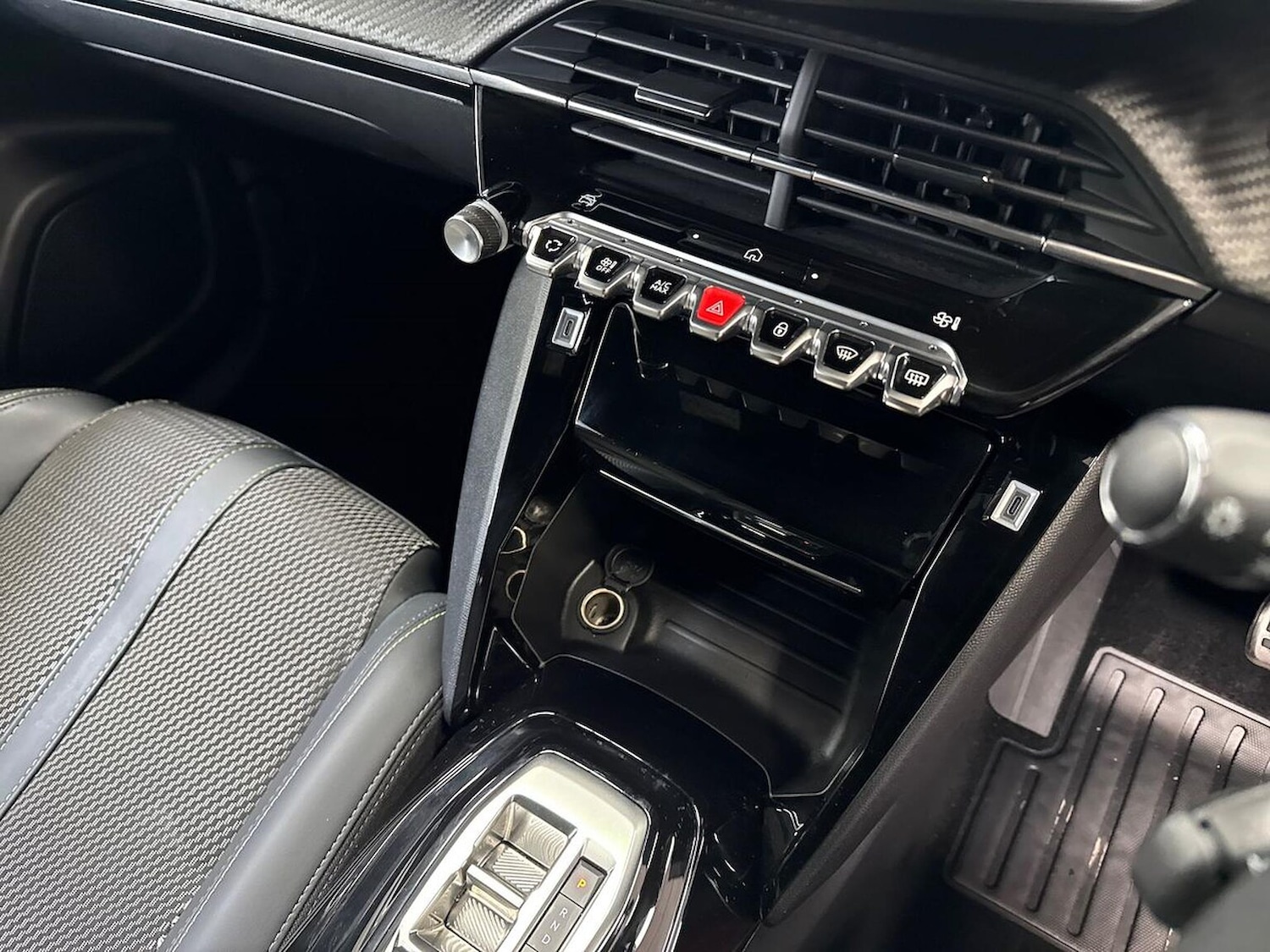 Used Peugeot 2008 2024 for sale - 77973925: Photo 12