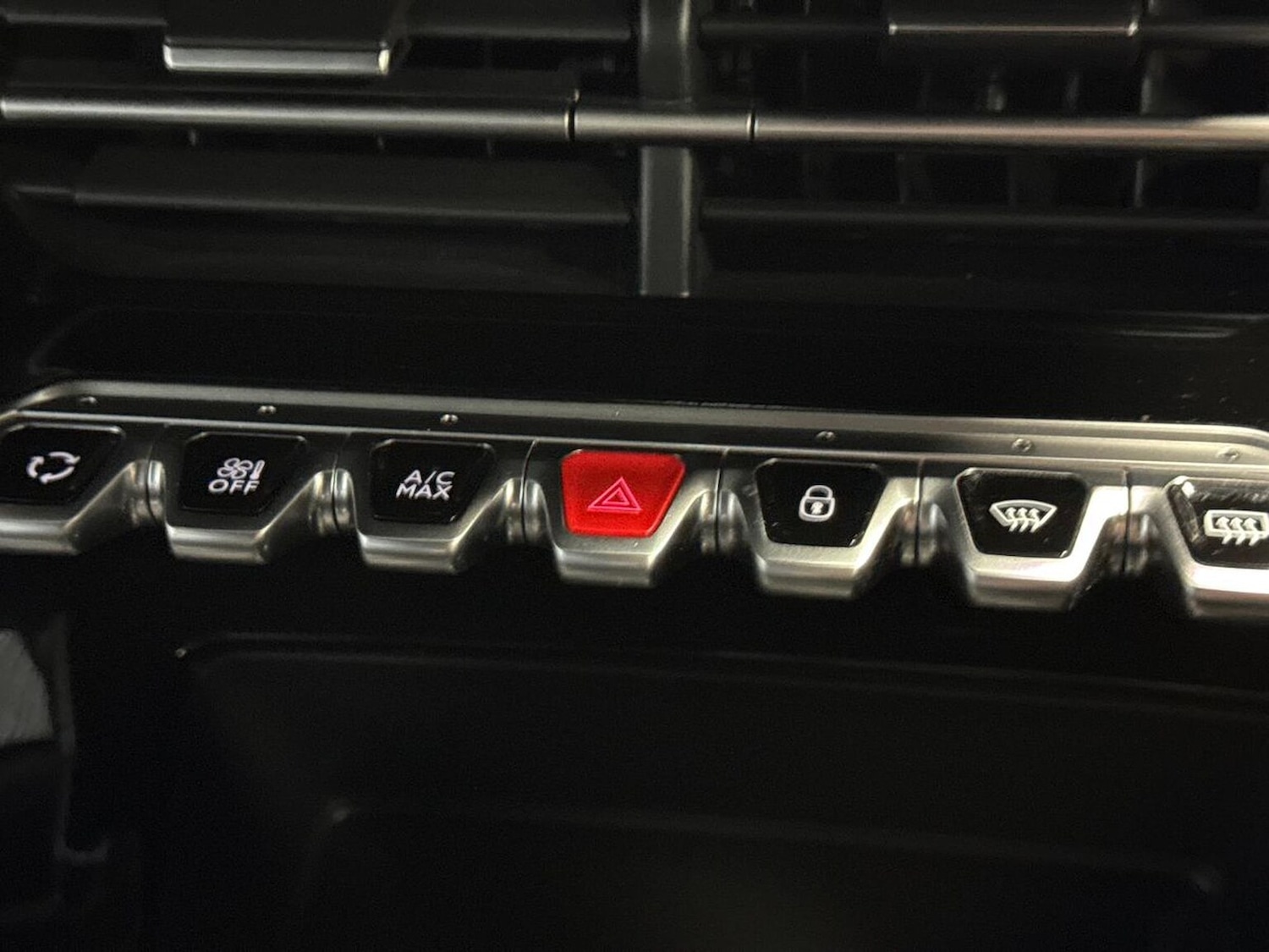 Used Peugeot 2008 2023 for sale - 77001900: Photo 22