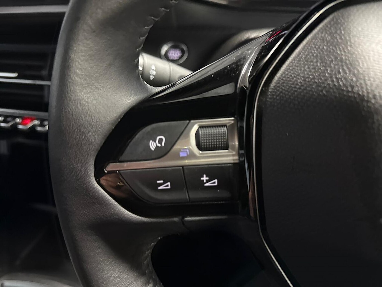 Used Peugeot 2008 2023 for sale - 77001900: Photo 24