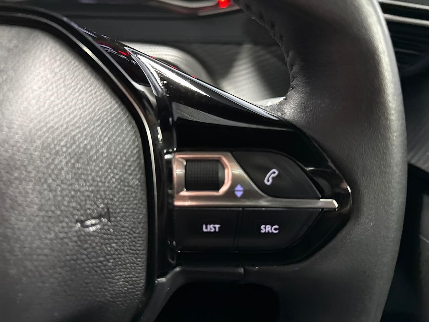 Used Peugeot 2008 2023 for sale - 77001900: Photo 25