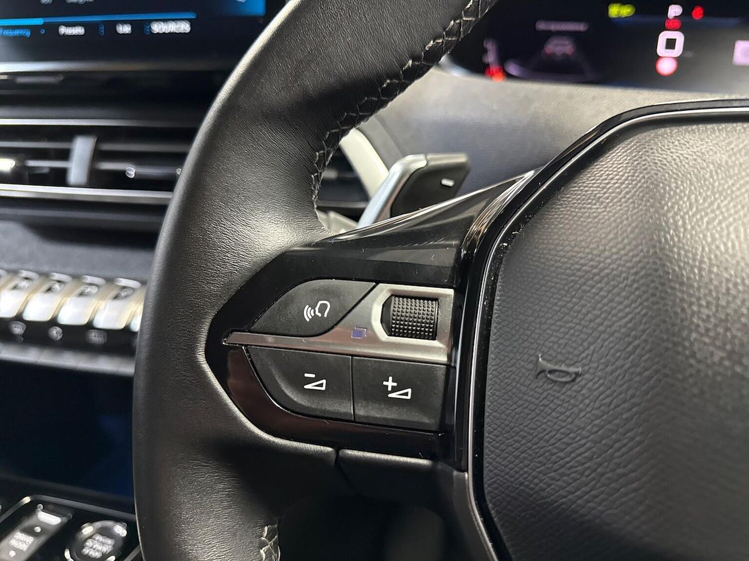 Used Peugeot 3008 2023 for sale - 76076430: Photo 24