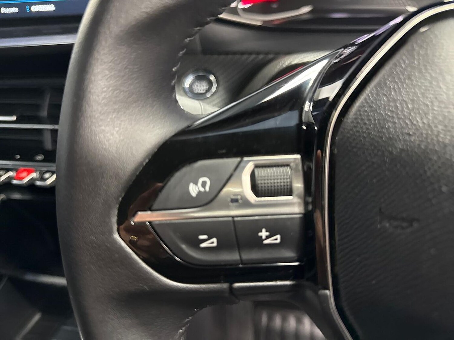Used Peugeot 2008 2023 for sale - 76300744: Photo 24
